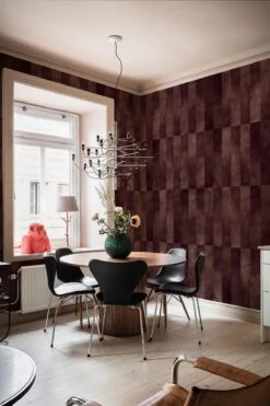 Structure Gradient Dark Wine