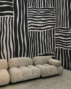 Linear Contrast Black